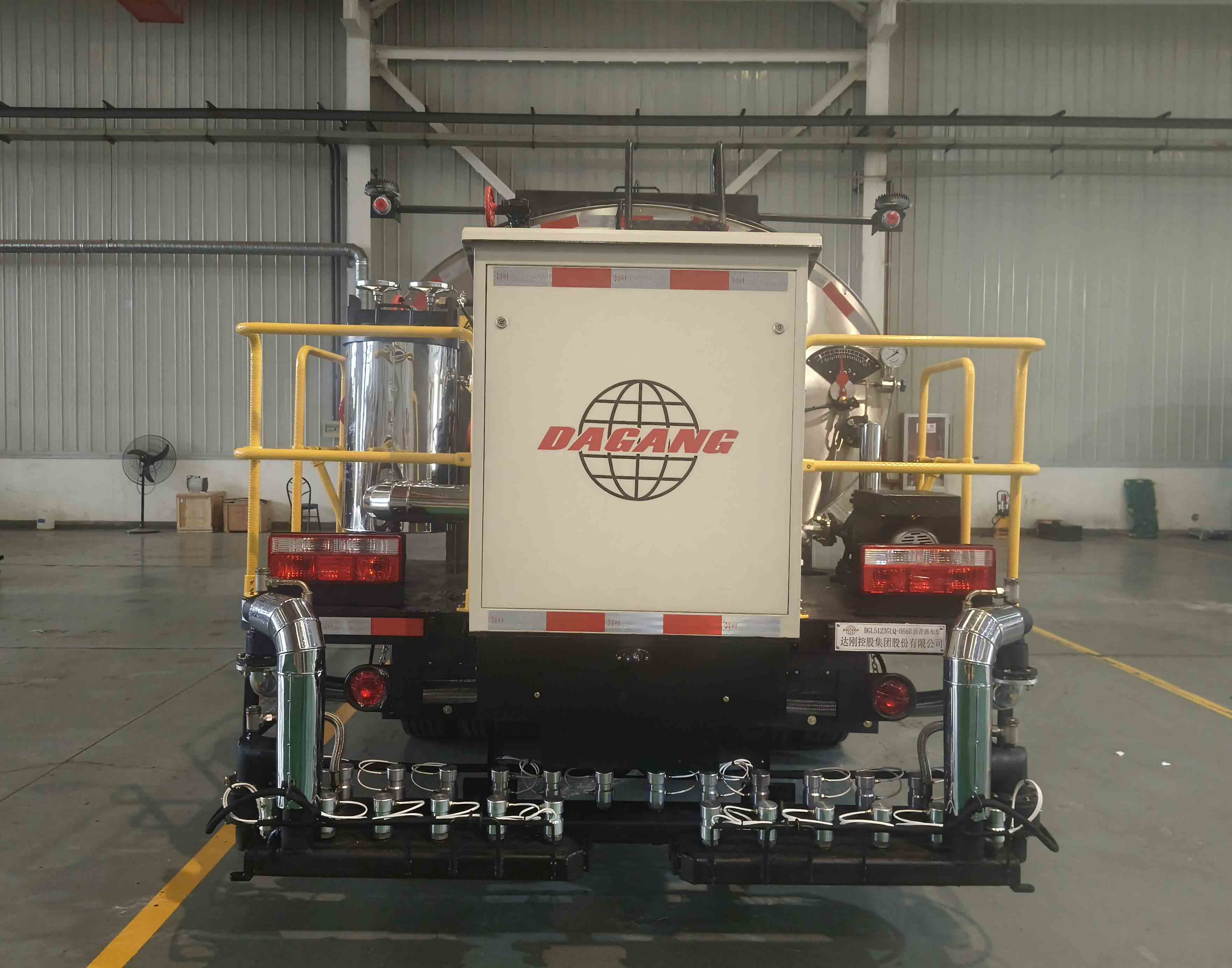 達剛牌DGL5123GLQ-066B瀝青灑布車公告圖片