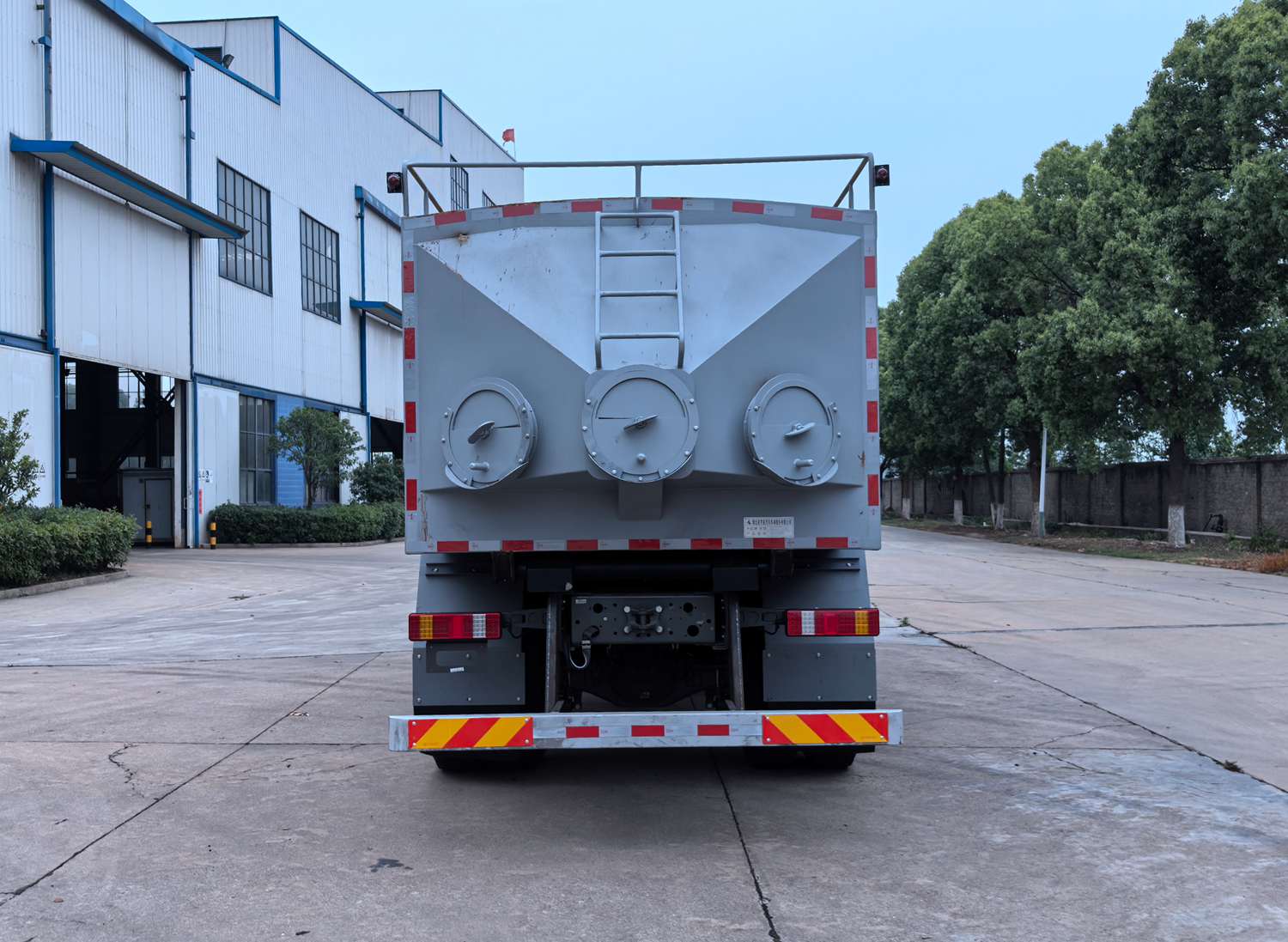 齊星牌QXC5317TSGBEV純電動(dòng)壓裂砂罐車公告圖片