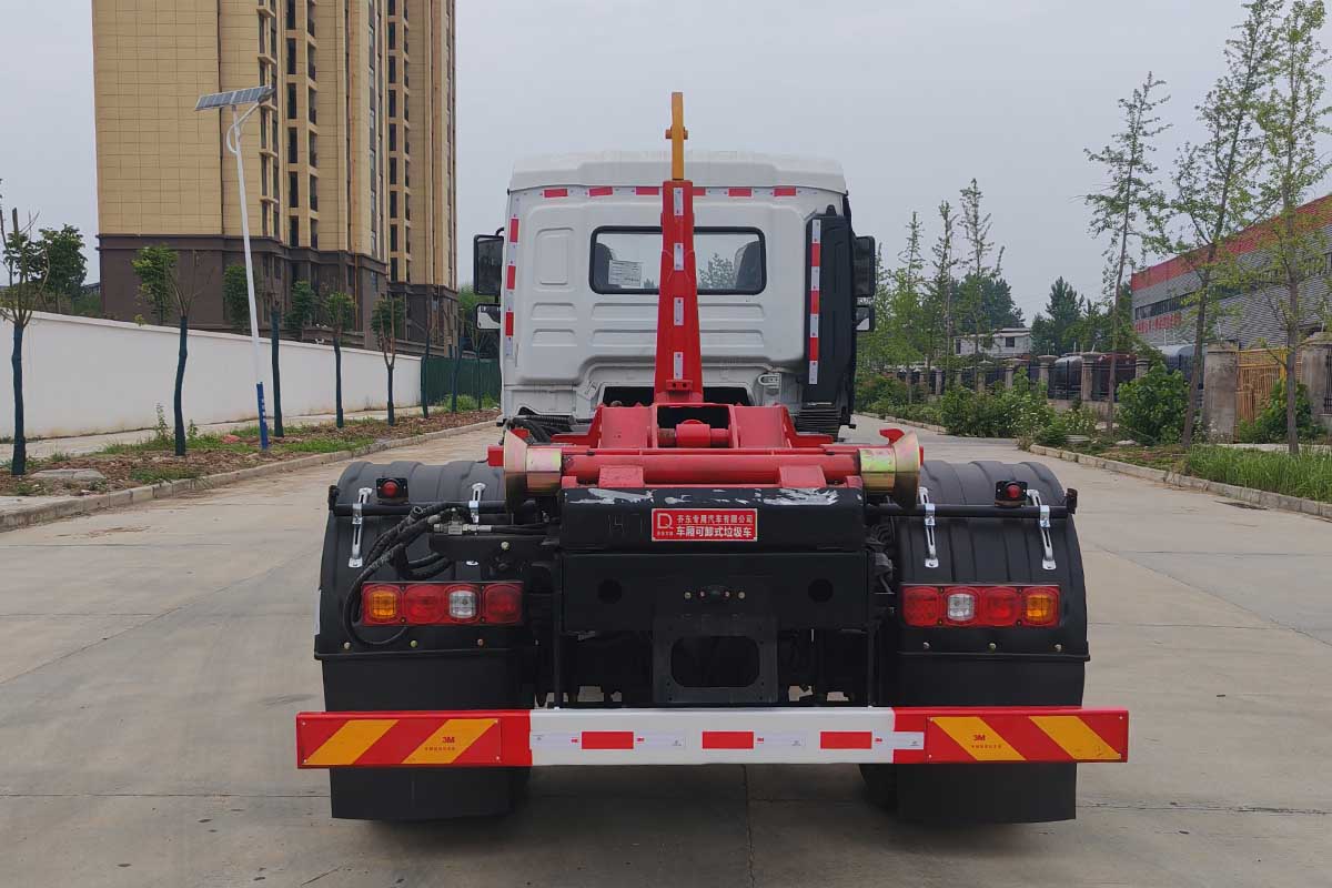 齊東方牌CLD5180ZXXSX6車廂可卸式垃圾車公告圖片