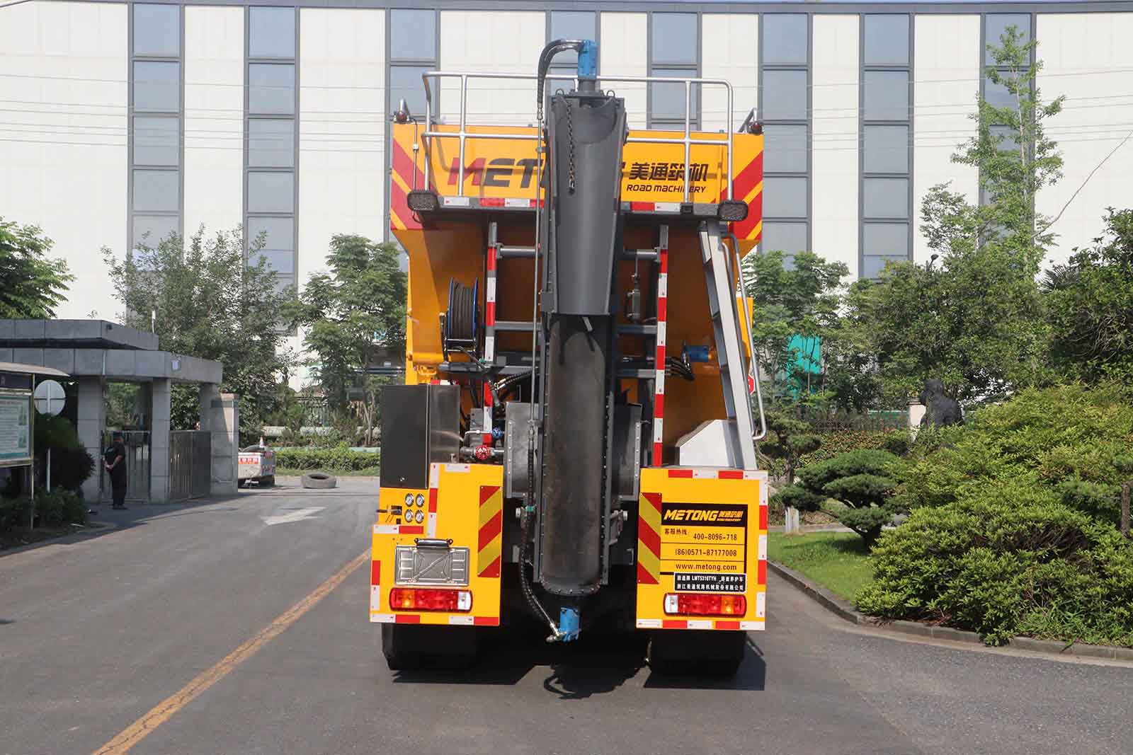 浙通牌LMT5316TYH路面養(yǎng)護車公告圖片