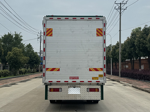 龍牧雙星牌LMX5180XCQLZ6雛禽運(yùn)輸車公告圖片