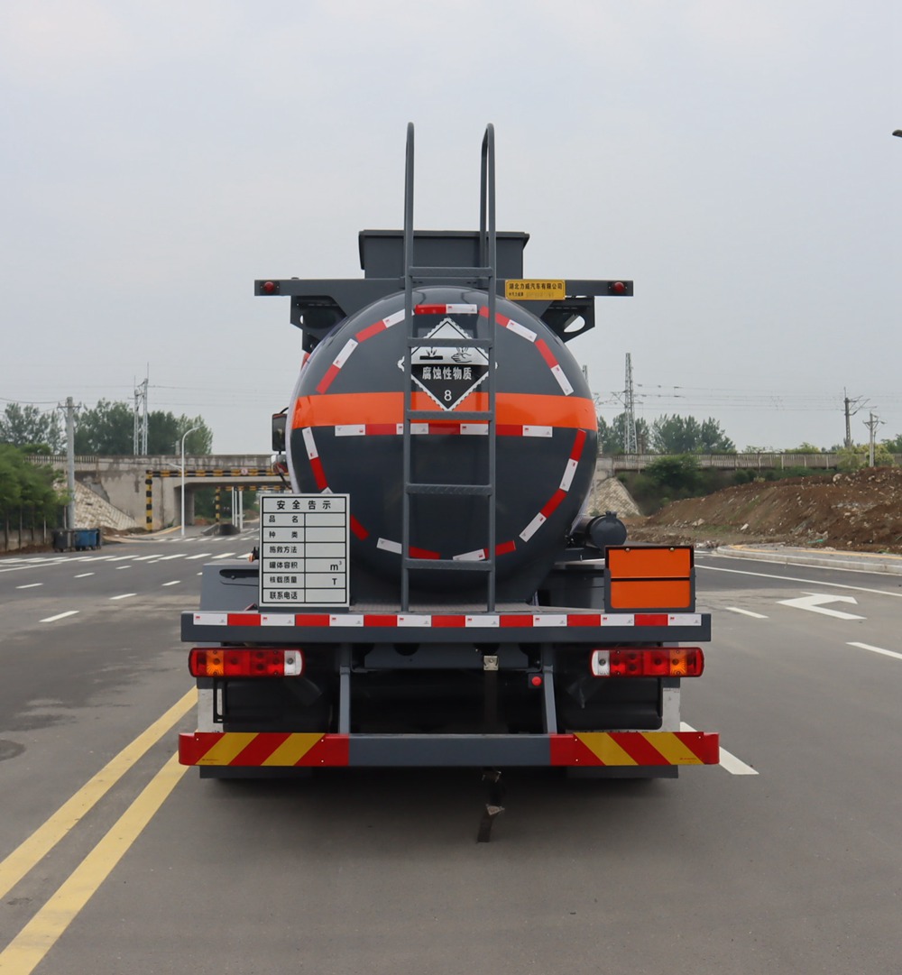 中汽力威牌HLW5266GFWCA6腐蝕性物品罐式運輸車公告圖片