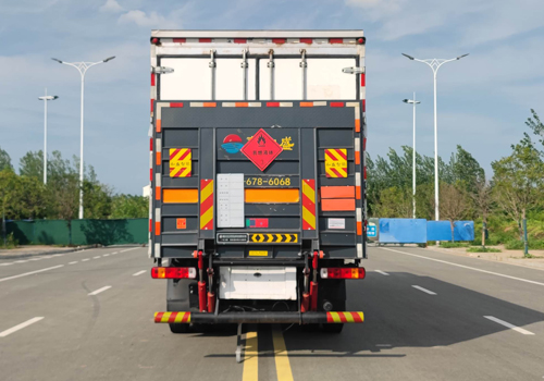 專力牌ZLC5321XRYC6易燃液體廂式運(yùn)輸車公告圖片