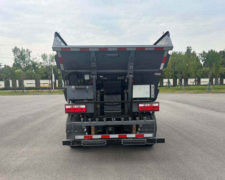 犀重牌AXZ5100ZZZDFBEV純電動(dòng)自裝卸式垃圾車公告圖片