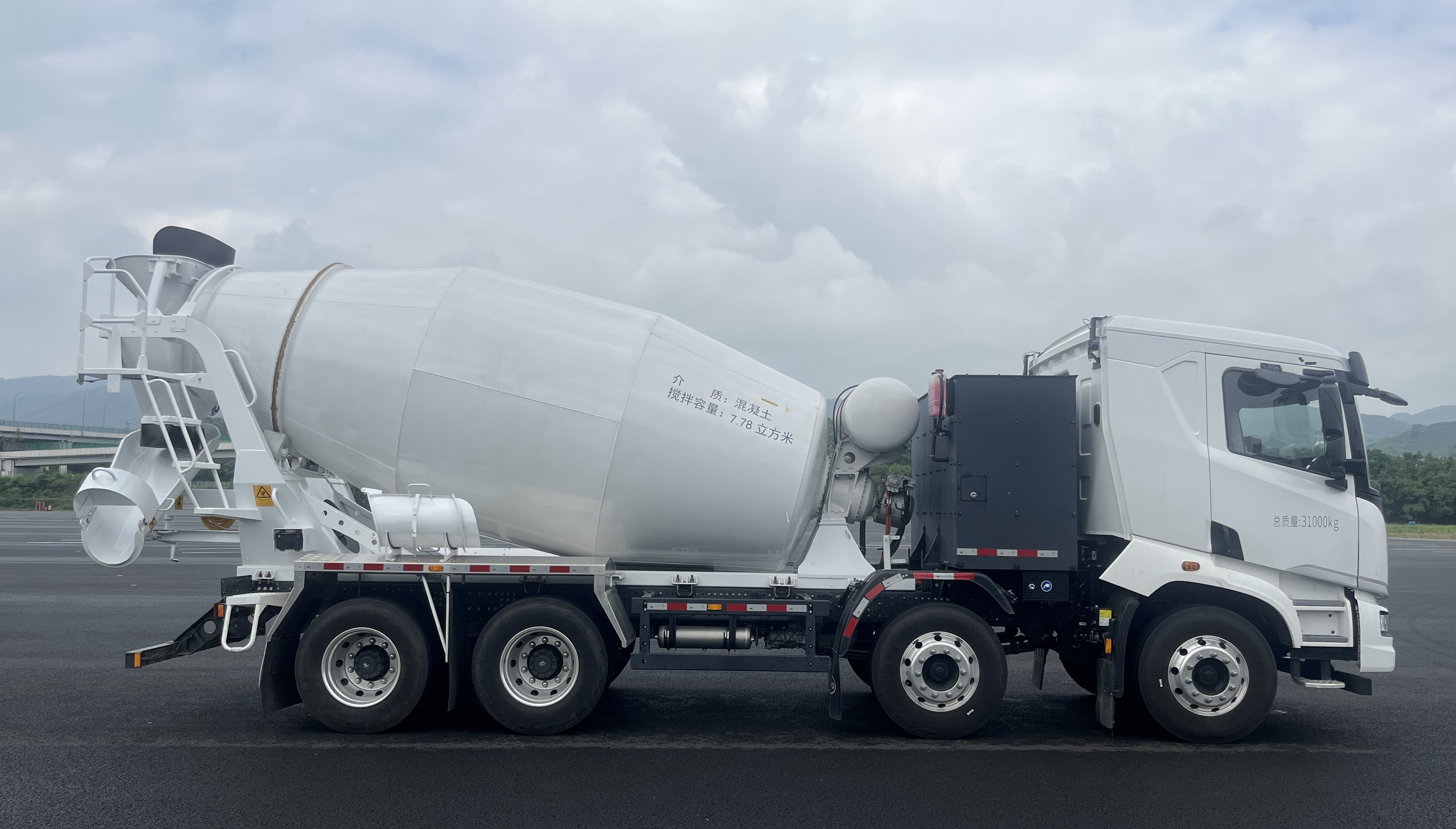 比亞迪牌BYD5310GJBBEV8純電動(dòng)混凝土攪拌運(yùn)輸車(chē)公告圖片