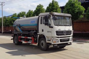 吸污车