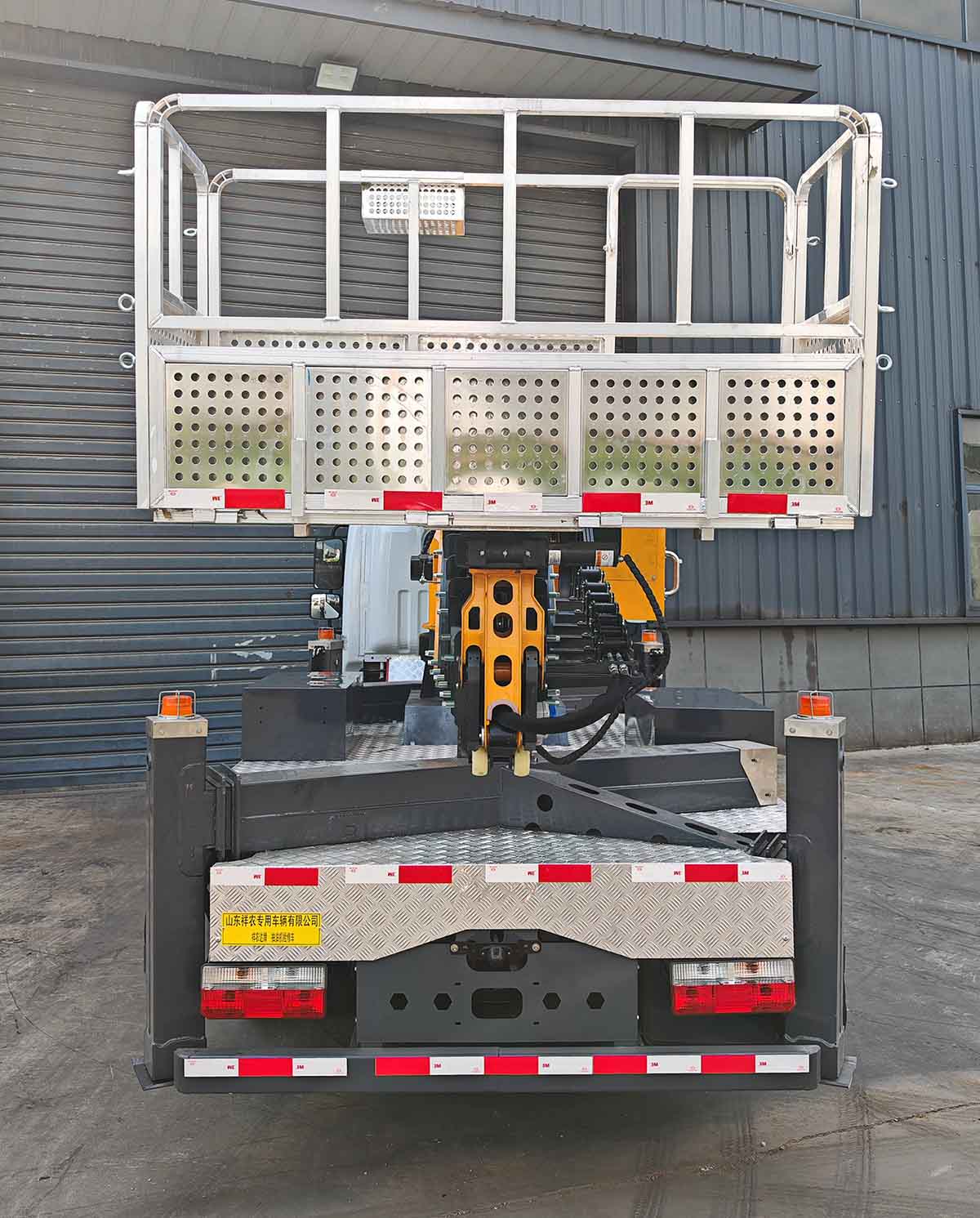 祥農(nóng)達(dá)牌SGW5040XJXEQ6抽油機(jī)檢修車公告圖片