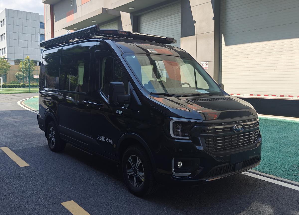 啟界牌CRV5040TSYV363D宿營(yíng)車