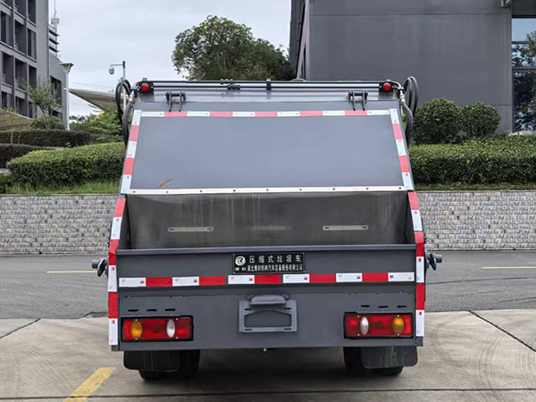 博利牌BLT5048ZYSD6WL壓縮式垃圾車(chē)公告圖片