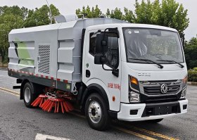 扫路车