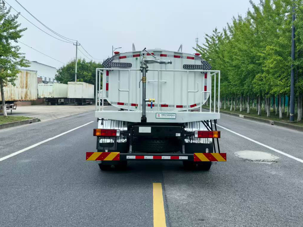 伊茵牌XBL5180GSSSX6灑水車公告圖片