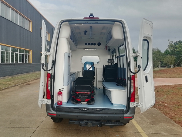 紅都牌JSV5043XJHMK6救護(hù)車(chē)公告圖片