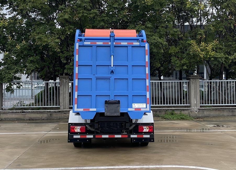 悅達(dá)牌YD5098ZZZJXE6自裝卸式垃圾車公告圖片