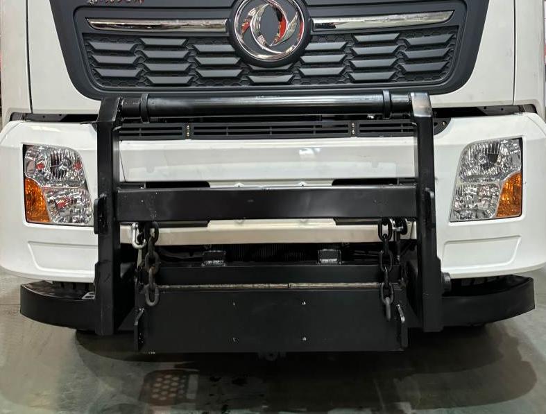 瀝青路面熱再生修補(bǔ)車圖片