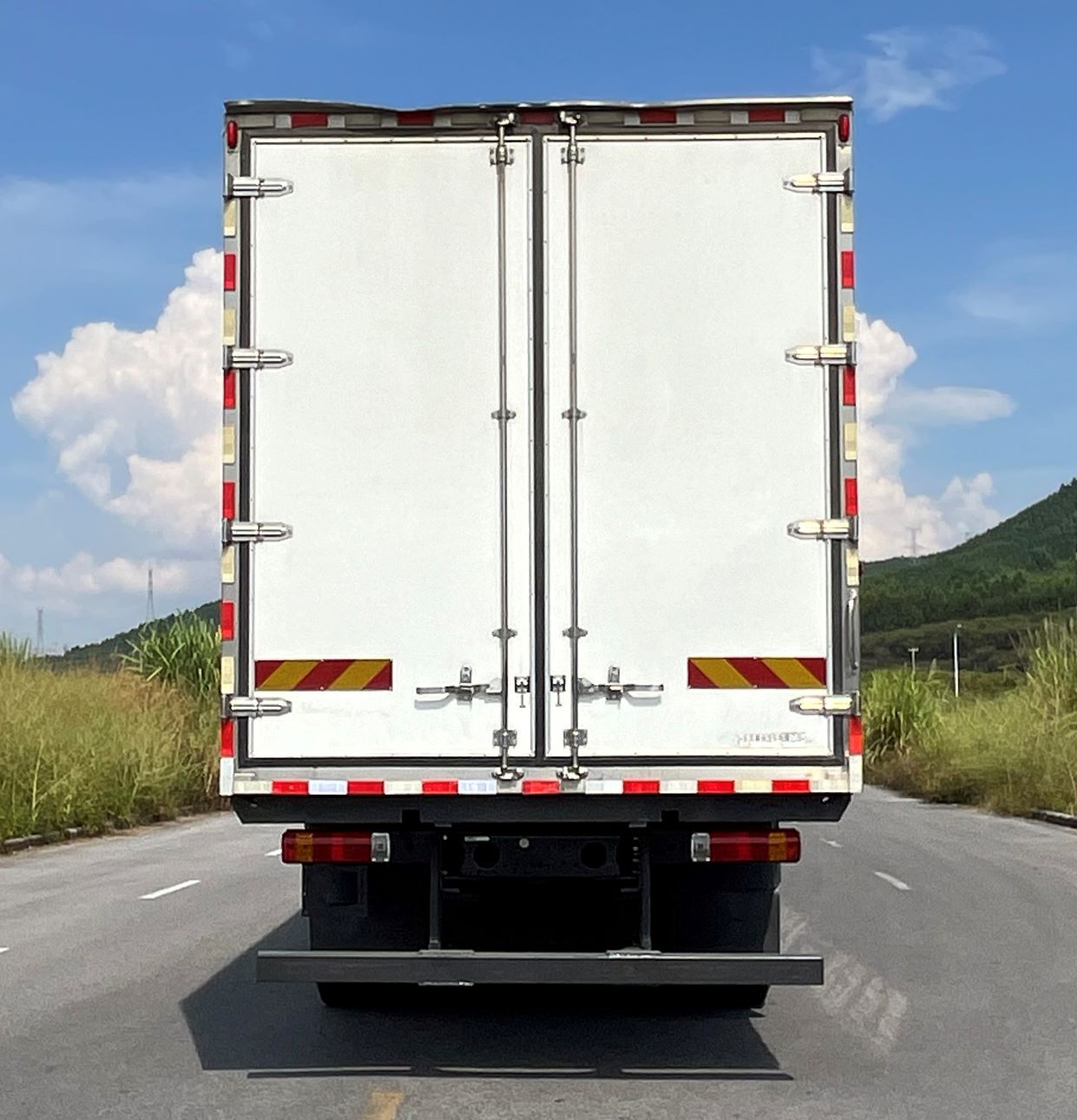 乘龍牌LZ5313XLCH7FC1冷藏車公告圖片