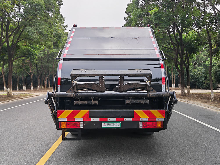 伊茵牌XBL5180ZYSSBEV純電動(dòng)壓縮式垃圾車公告圖片