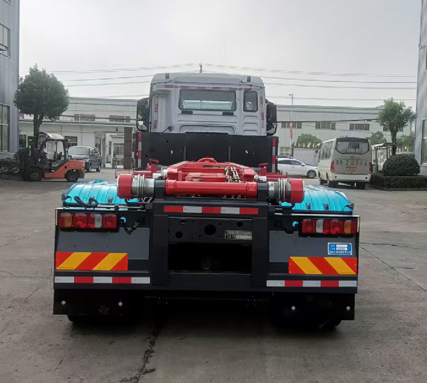 三聯(lián)牌YSY5321ZXXBEV純電動(dòng)車(chē)廂可卸式垃圾車(chē)公告圖片