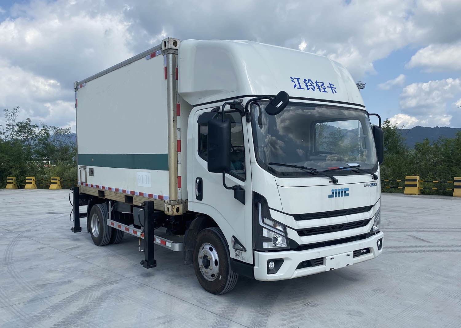 江鈴牌JX5044ZKXTHA26BEV純電動車廂可卸式汽車公告圖片