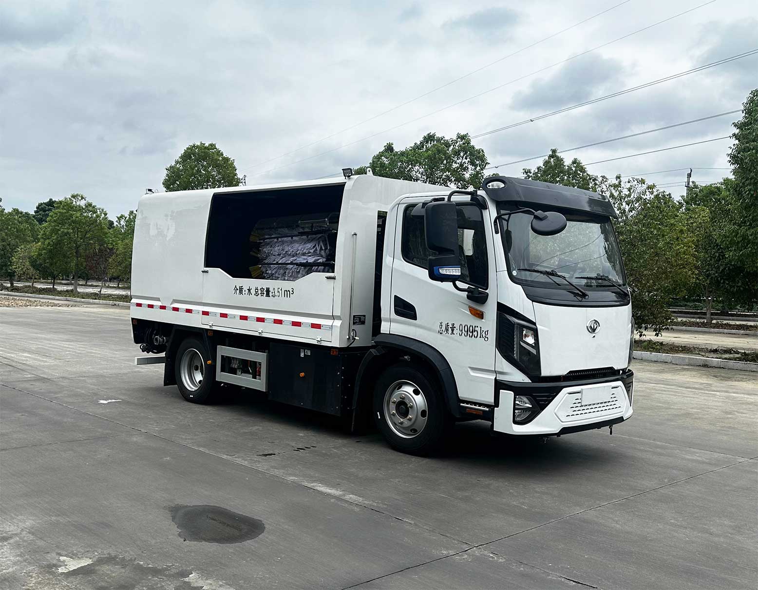 亞潔牌BQJ5100GQXCLBEV純電動護(hù)欄清洗車