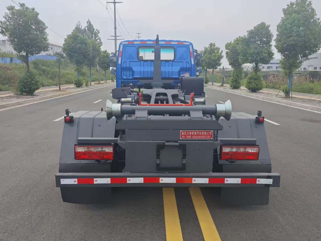 力海通牌HLH5120ZXXFDBEV純電動車廂可卸式垃圾車公告圖片