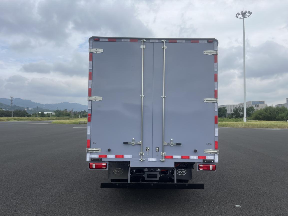比亞迪牌BYD5072XXYBEV4純電動廂式貨車公告圖片
