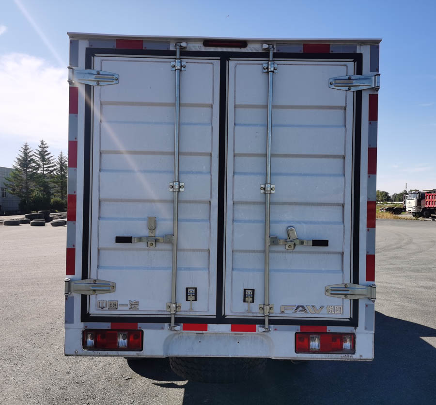 解放牌CA5030XXYP37Q04L2E6A87廂式貨車公告圖片