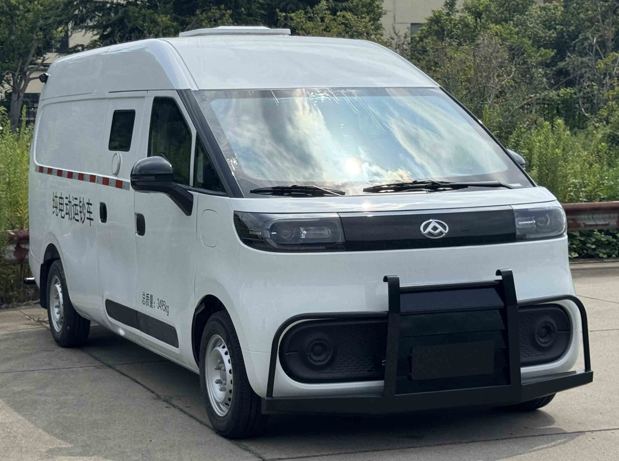 申馳牌SQL5030XYCU1BEV-AM純電動運鈔車