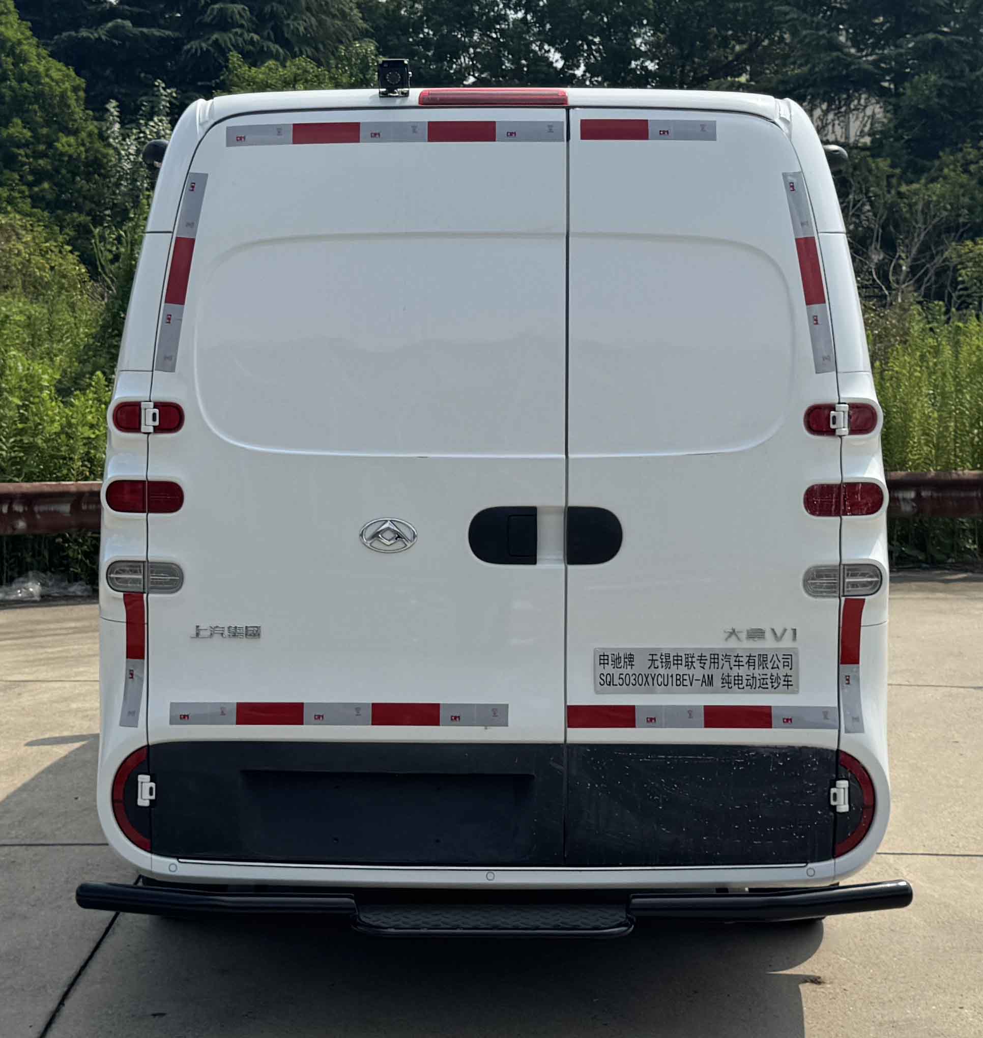 申馳牌SQL5030XYCU1BEV-AM純電動運(yùn)鈔車公告圖片