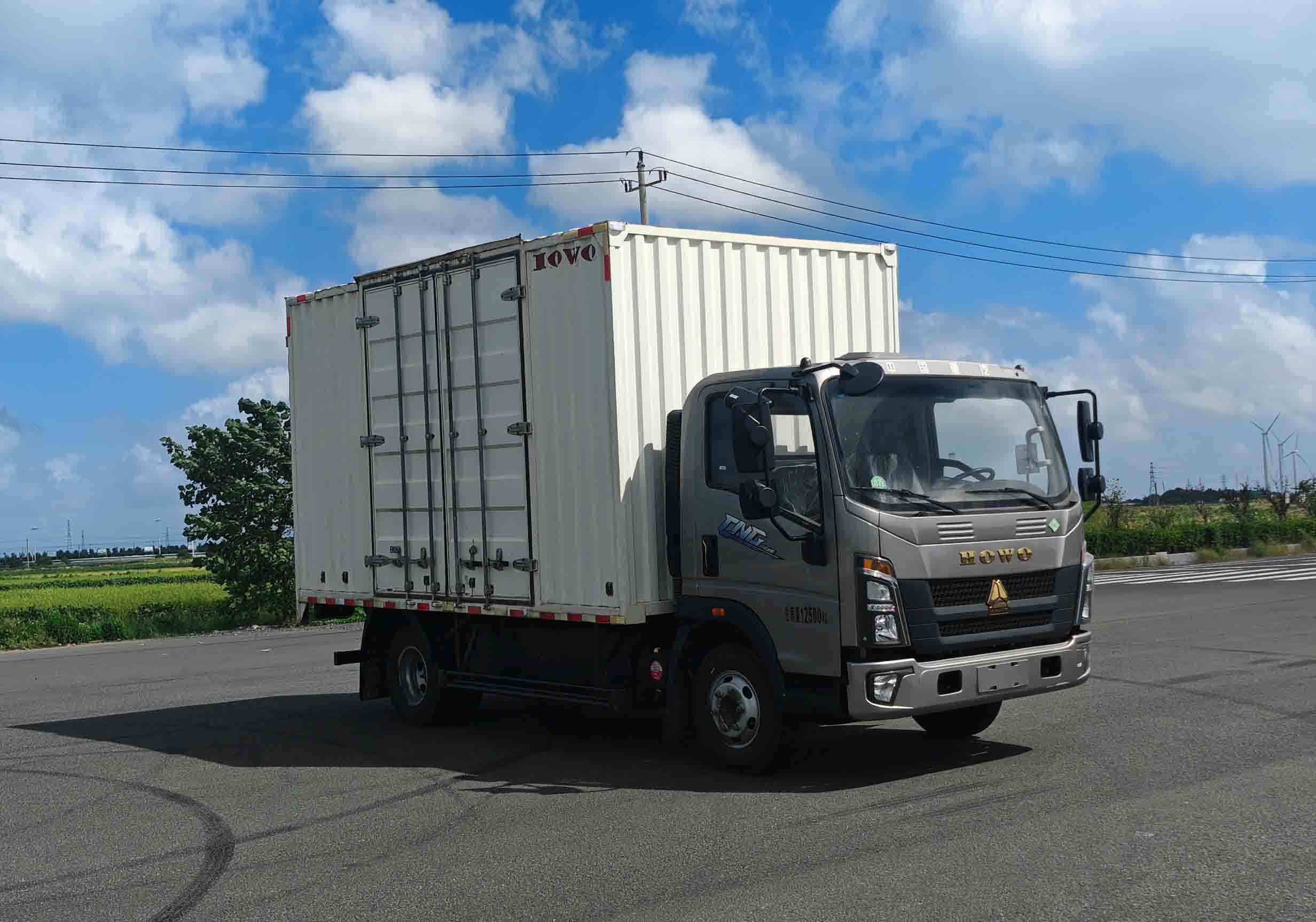ZZ5127XXYF3515F1CL型廂式貨車圖片