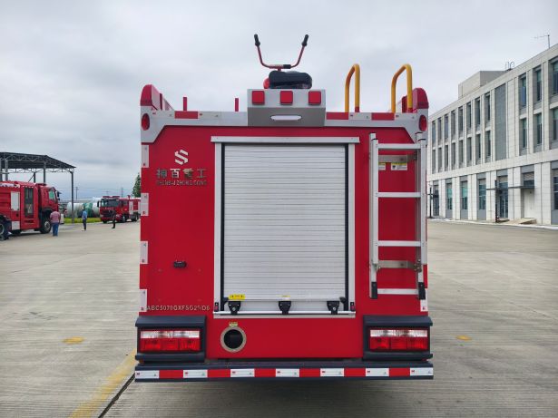 水罐消防車圖片