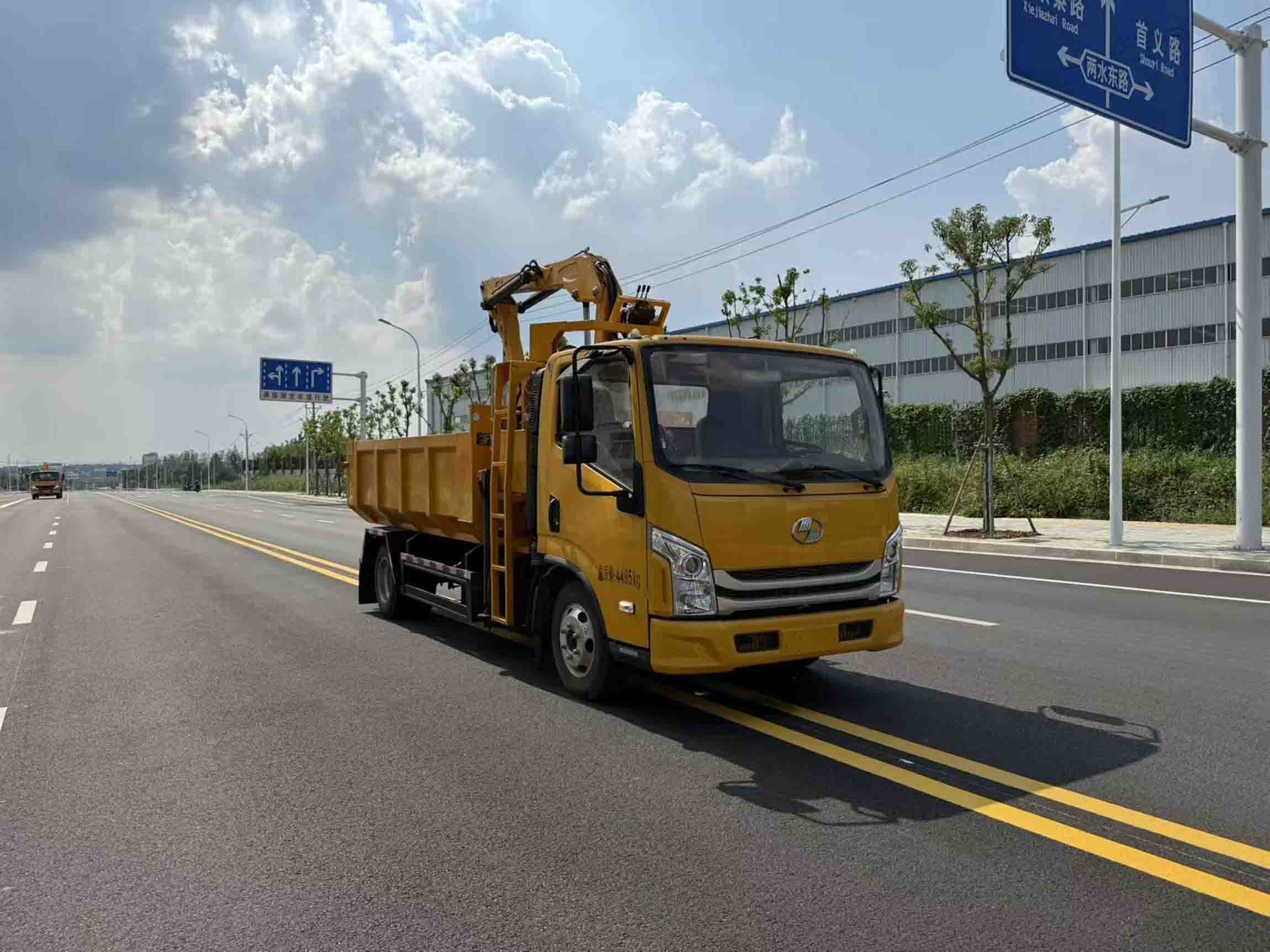 瑞雅晟牌RRR5043TYHS綠化綜合養(yǎng)護(hù)車