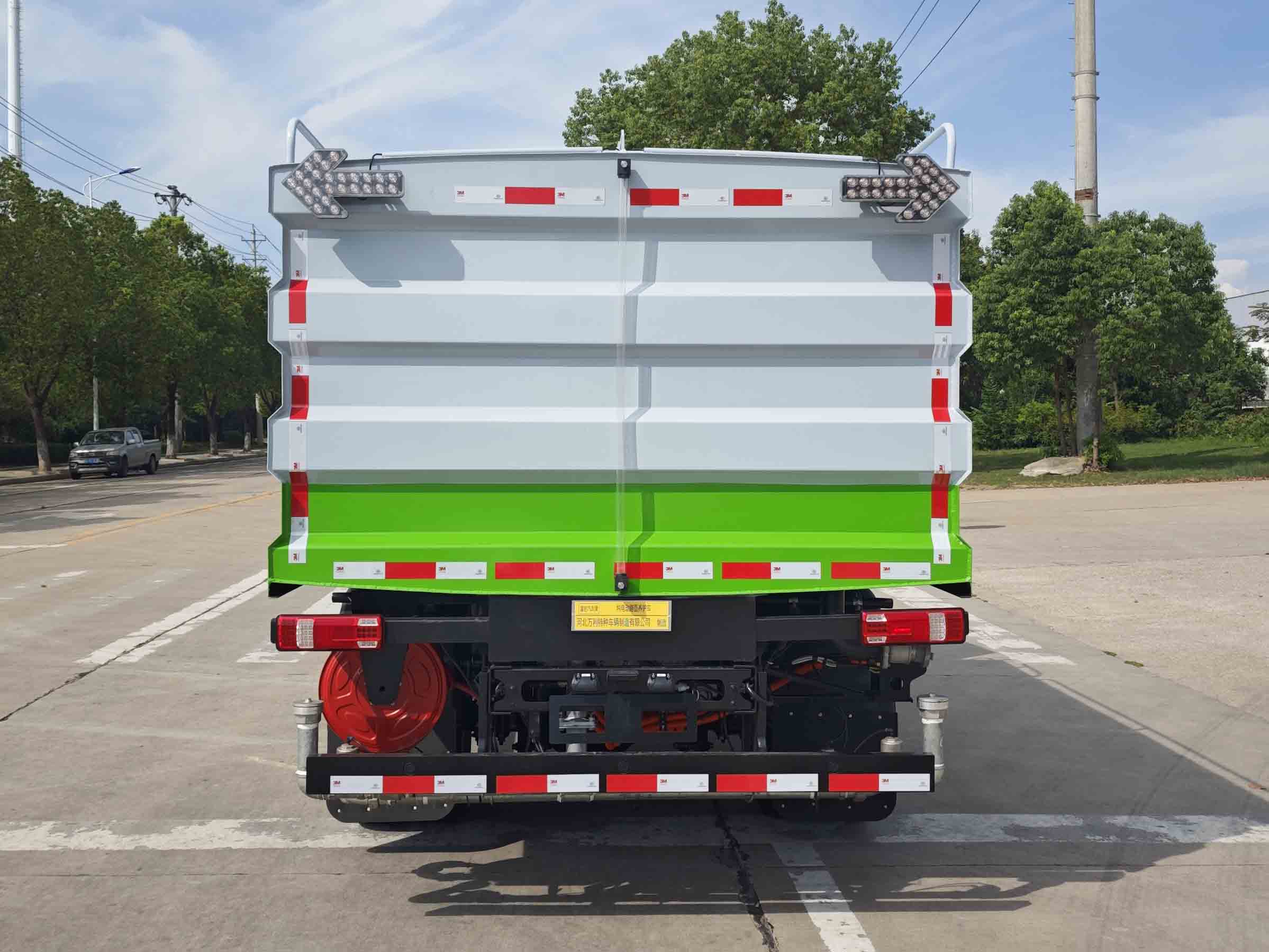 富巖汽車牌HWL5044TYHBEV純電動路面養(yǎng)護(hù)車公告圖片