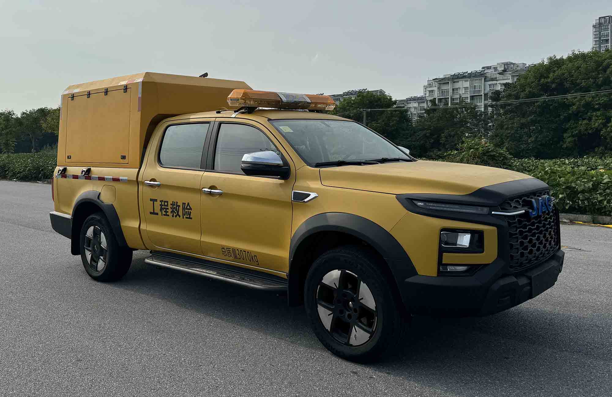 YMZ5035XXHPHEV型插電式混合動(dòng)力救險(xiǎn)車圖片