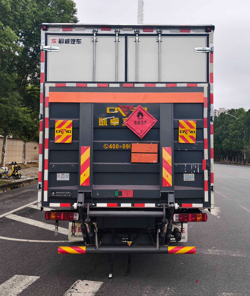 專威牌HTW5181XRYBJ6易燃液體廂式運(yùn)輸車公告圖片