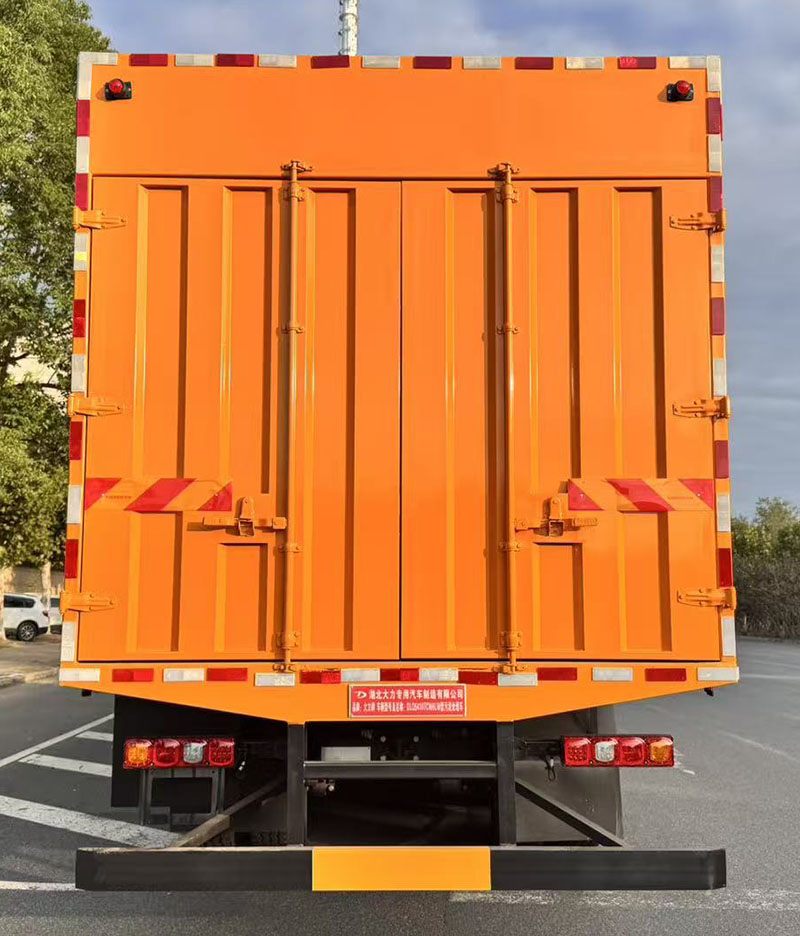 污泥處理車圖片