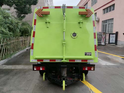 寶裕牌ZBJ5040TSLBEV純電動(dòng)掃路車公告圖片