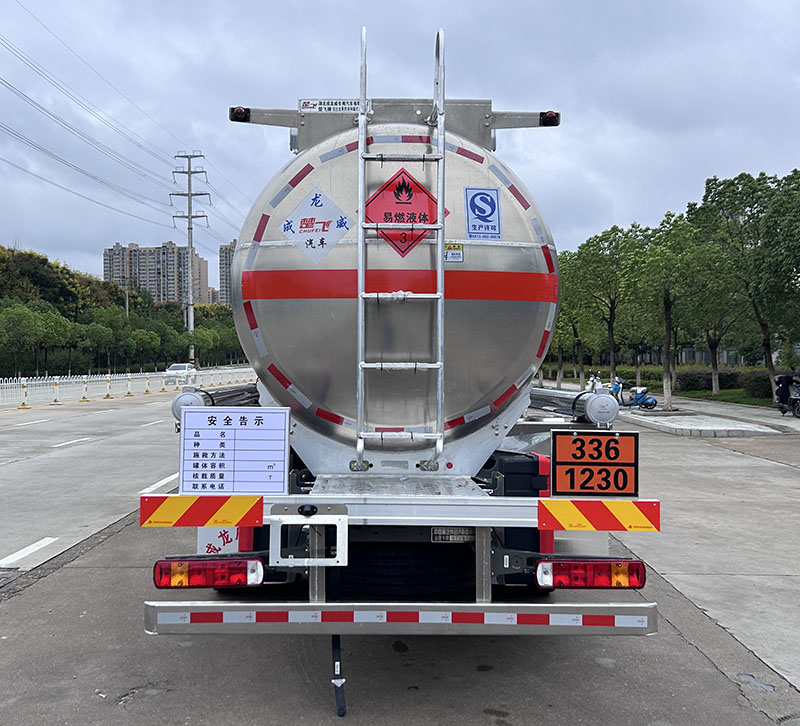 楚飛牌CLQ5180GRY6ZZ鋁合金易燃液體罐式運(yùn)輸車公告圖片