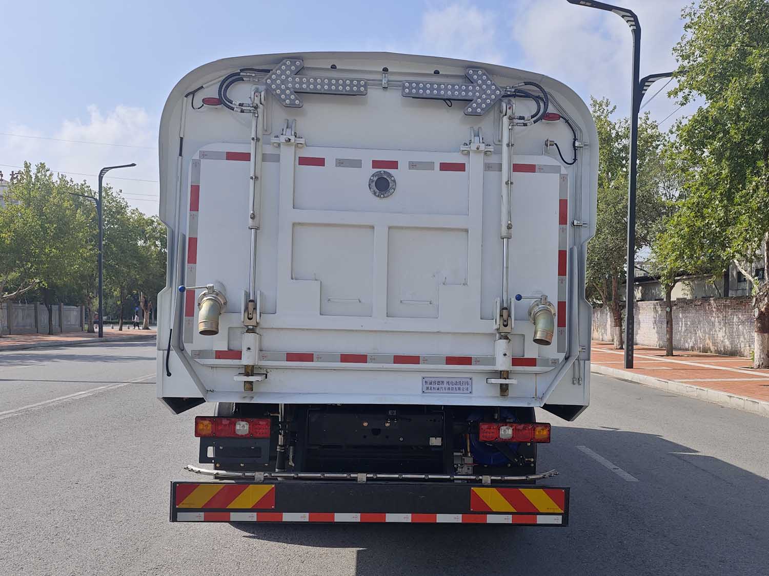 恒誠(chéng)睿德牌HRD5184TXSBEVS純電動(dòng)洗掃車公告圖片