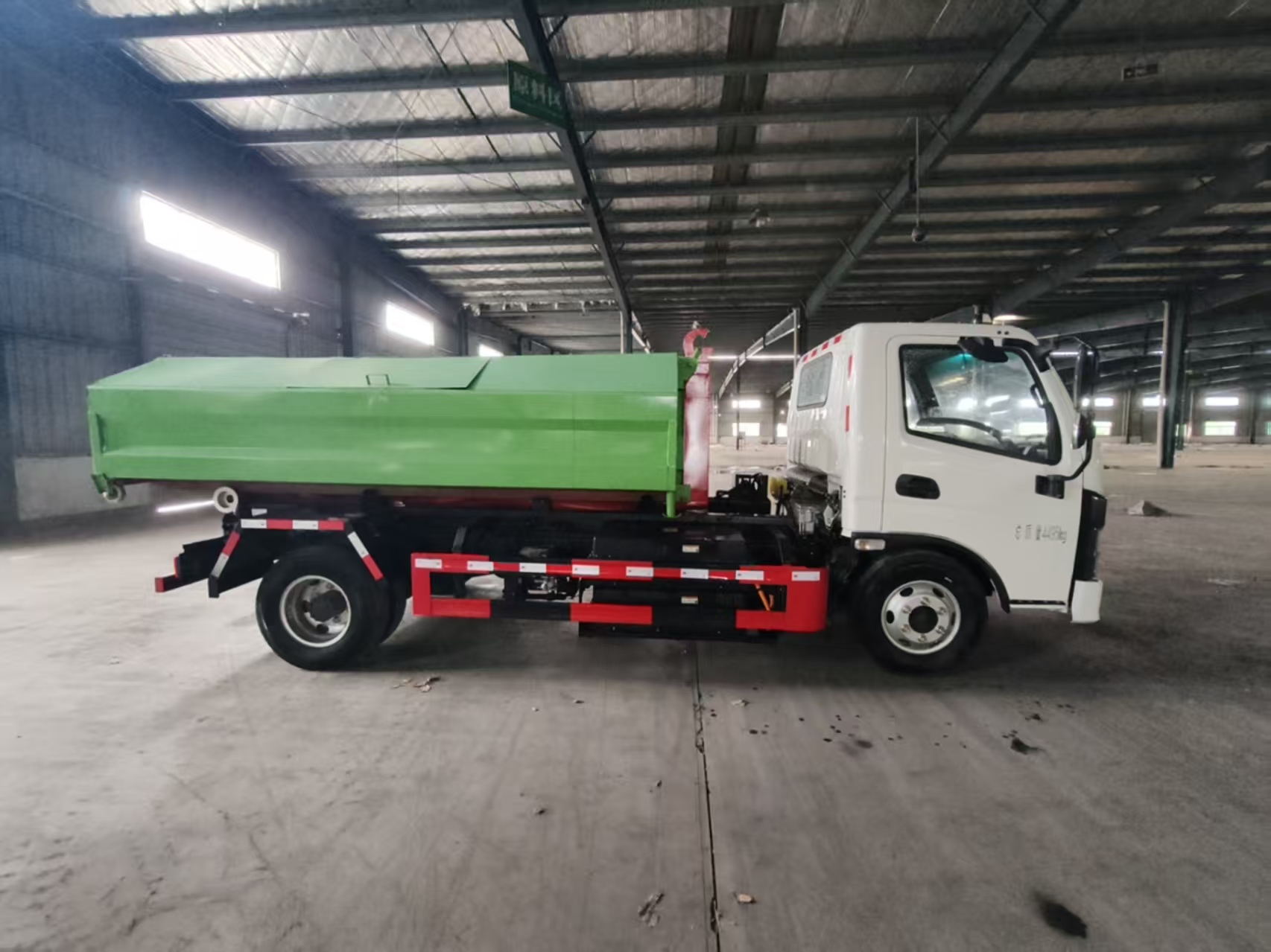 力海通牌HLH5040ZXXFDBEV純電動車廂可卸式垃圾車公告圖片