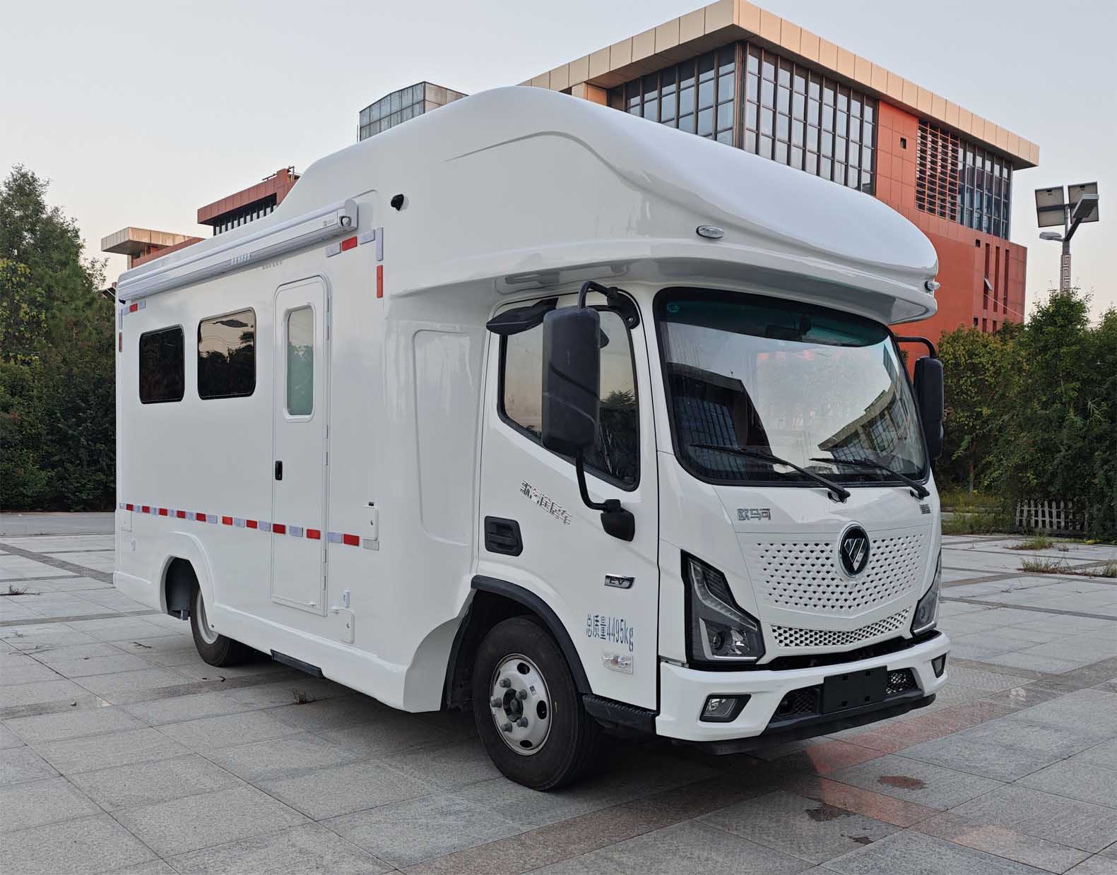 GXC5046XDWBEV型純電動(dòng)流動(dòng)服務(wù)車圖片