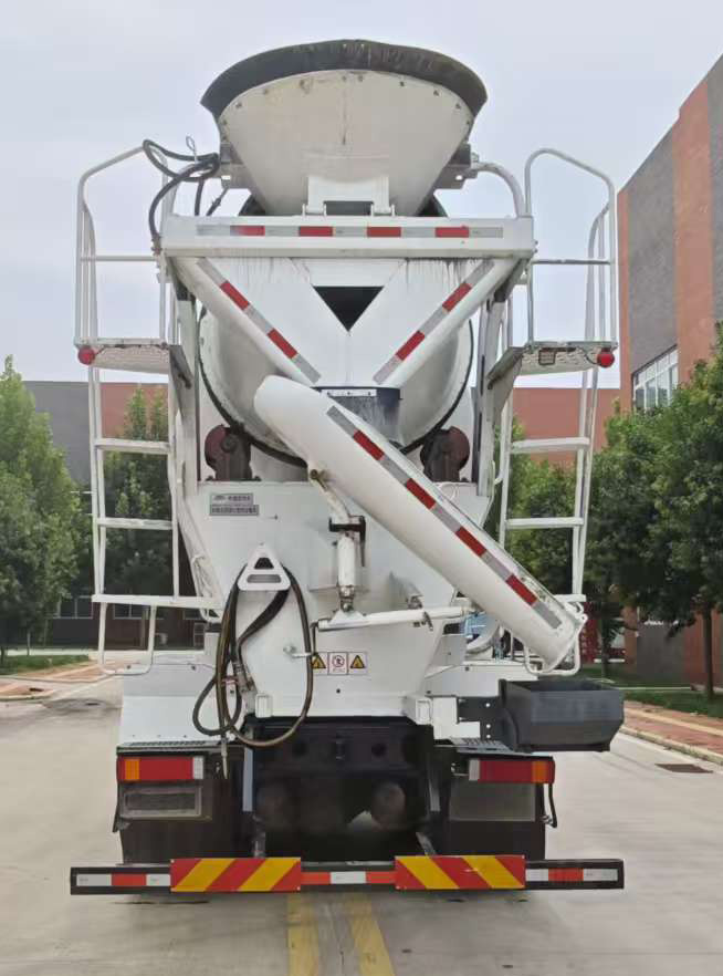 宇通牌ZKH5312GJBP6BEV10K純電動混凝土攪拌運輸車公告圖片