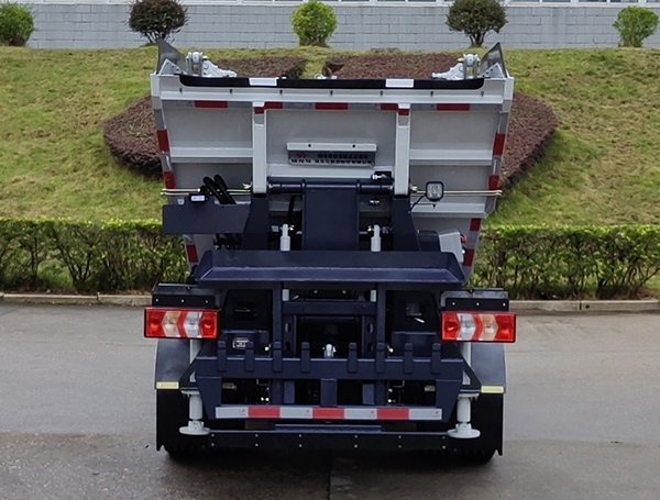 福龍馬牌FLM5041ZZZJQBEVH純電動(dòng)自裝卸式垃圾車(chē)公告圖片