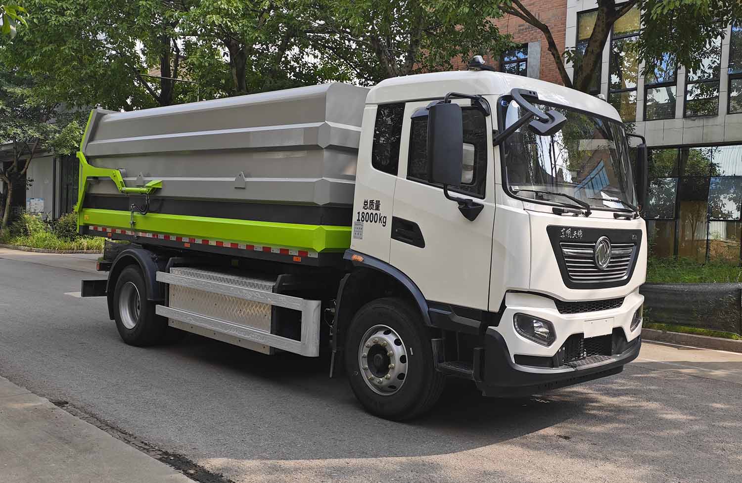 JHA5183ZXLDFABEV型純電動(dòng)廂式垃圾車圖片