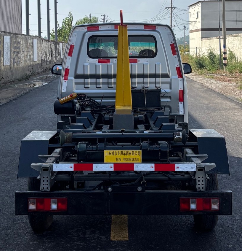祥農(nóng)達(dá)牌SGW5030ZXXBEVJK純電動(dòng)車廂可卸式垃圾車公告圖片