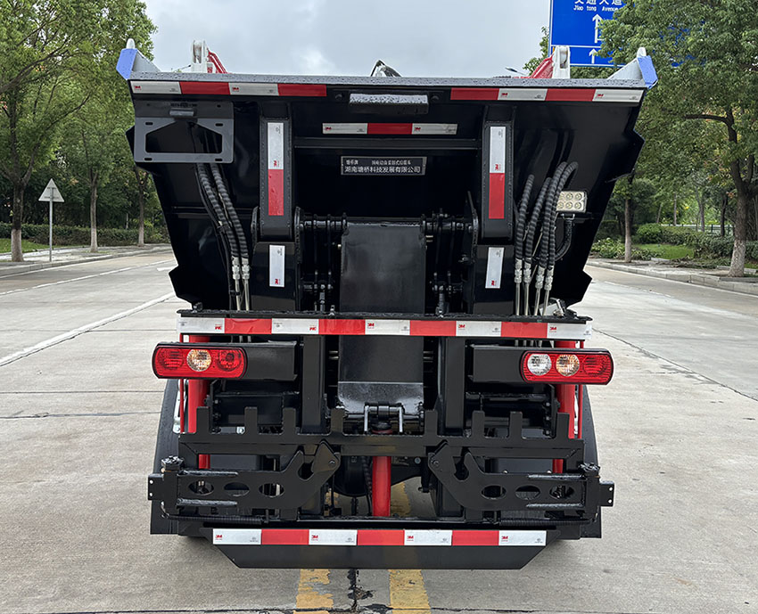 瑭橋牌TQH5040ZZZSHBEV純電動(dòng)自裝卸式垃圾車公告圖片