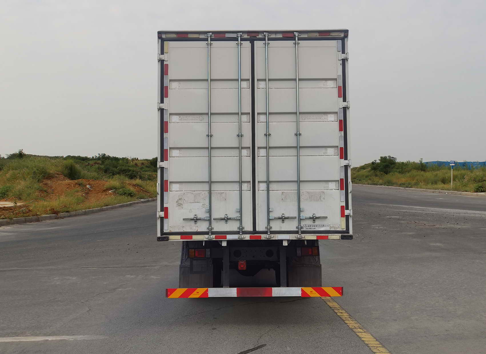 三龍龍江牌CZW5311XXYE6廂式貨車公告圖片