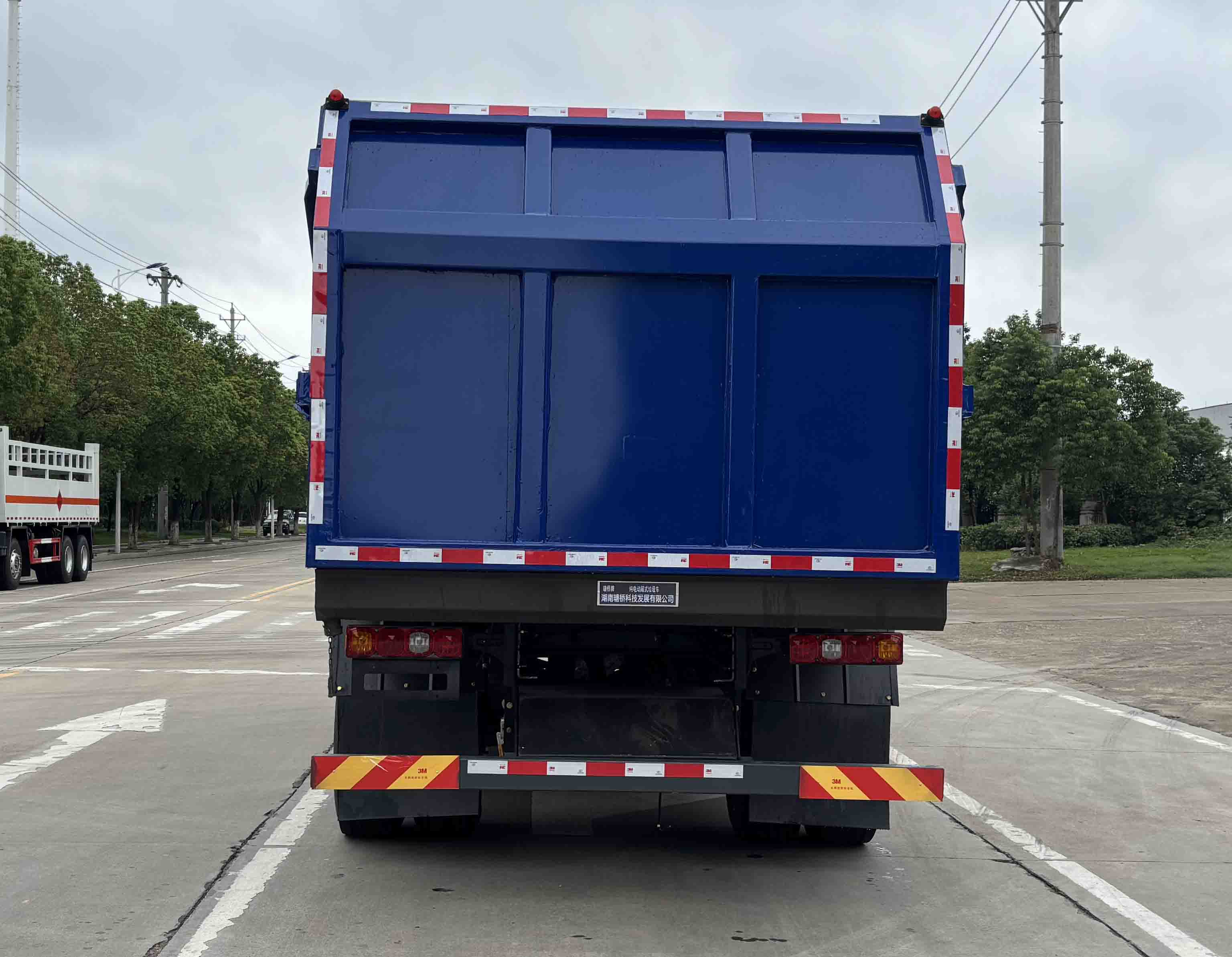 瑭橋牌TQH5180ZXLSXBEV純電動(dòng)廂式垃圾車公告圖片