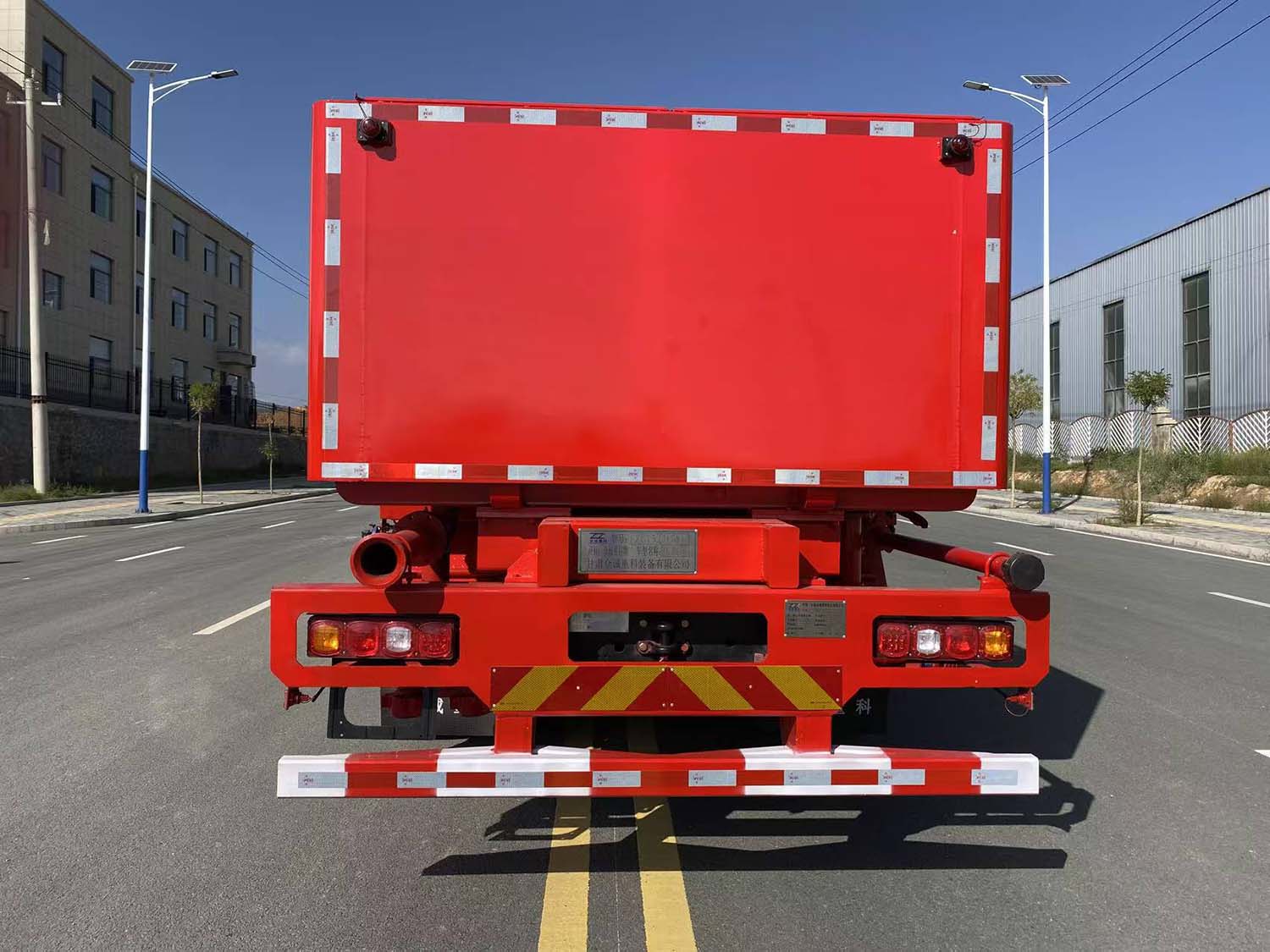 眾誠(chéng)重科牌ZCT5231TYL壓裂車(chē)公告圖片