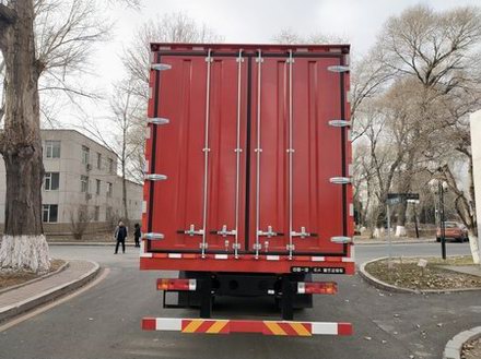 廂式運(yùn)輸車圖片