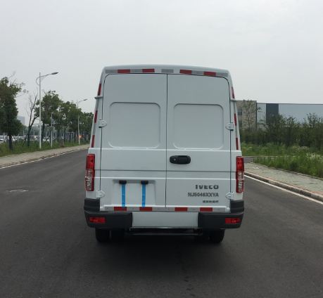 依維柯牌NJ5046XXYA廂式運(yùn)輸車公告圖片